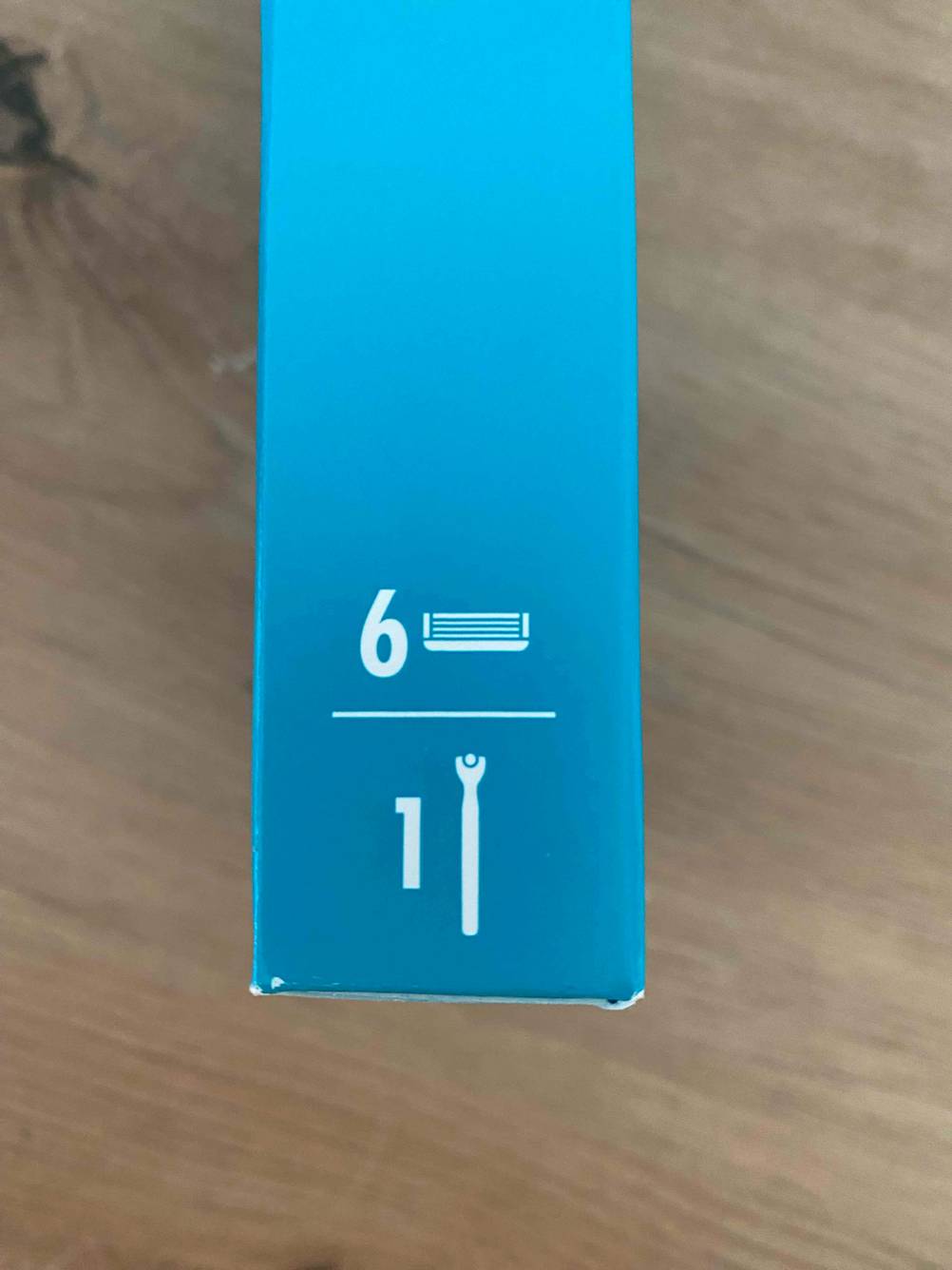 Gillette-Rasierklingen-Test: Nahaufnahme der Verpackung mit Inhaltsangabe.