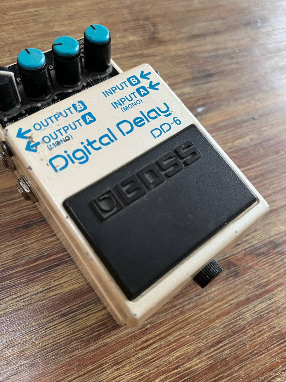 Gitarren-Effektgerät-Test: Nahaufnahme der Fußablage.