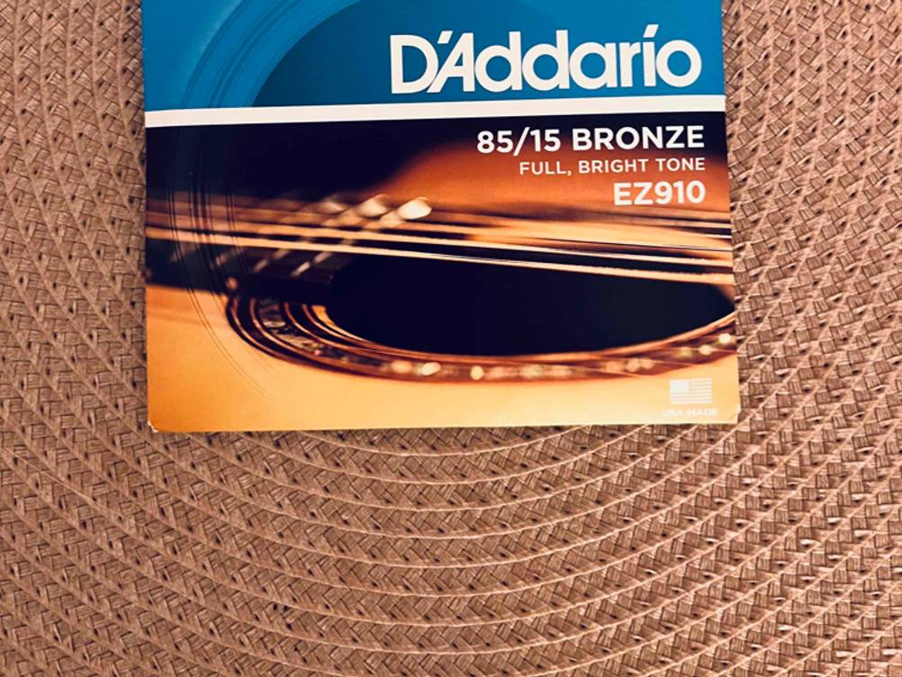 Gitarrensaiten-Test: Nahaufnahme der Verpackung mit Informationen.