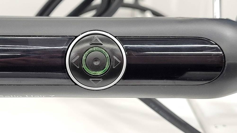 Im Test: Nahaufnahme des Bedienelements eines Glätteisens.
