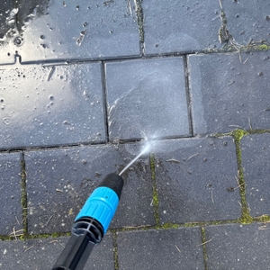 Bodenreinigung von Stein mit dem Gloria MultiJet.