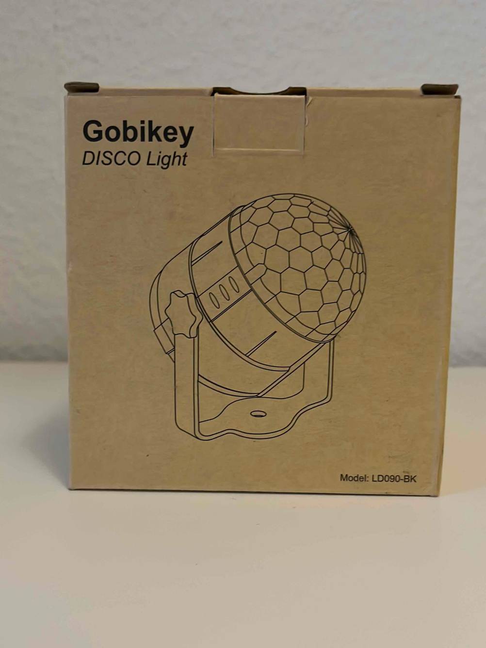 Eine originalverpackte Discokugel für Kinder von vorne im Test.