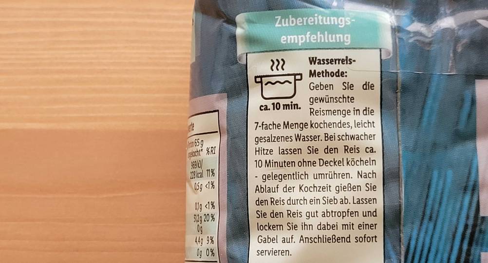 Jasmin Reis im Test: Zubereitungsempfehlung auf der Rückseite einer Verpackung.