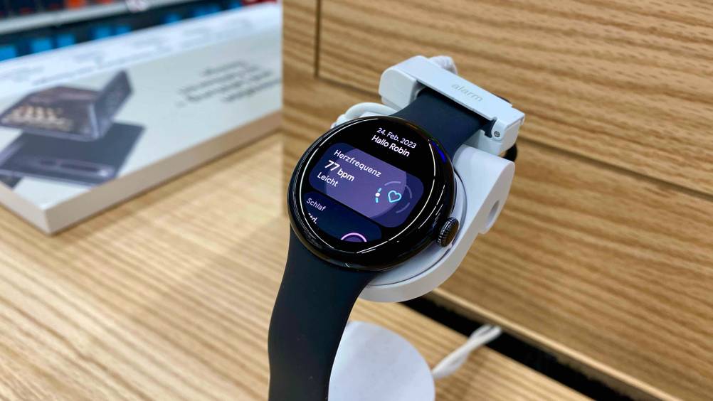Nahaufnahme des Displays einer Smartwatch mit LTE im Test.