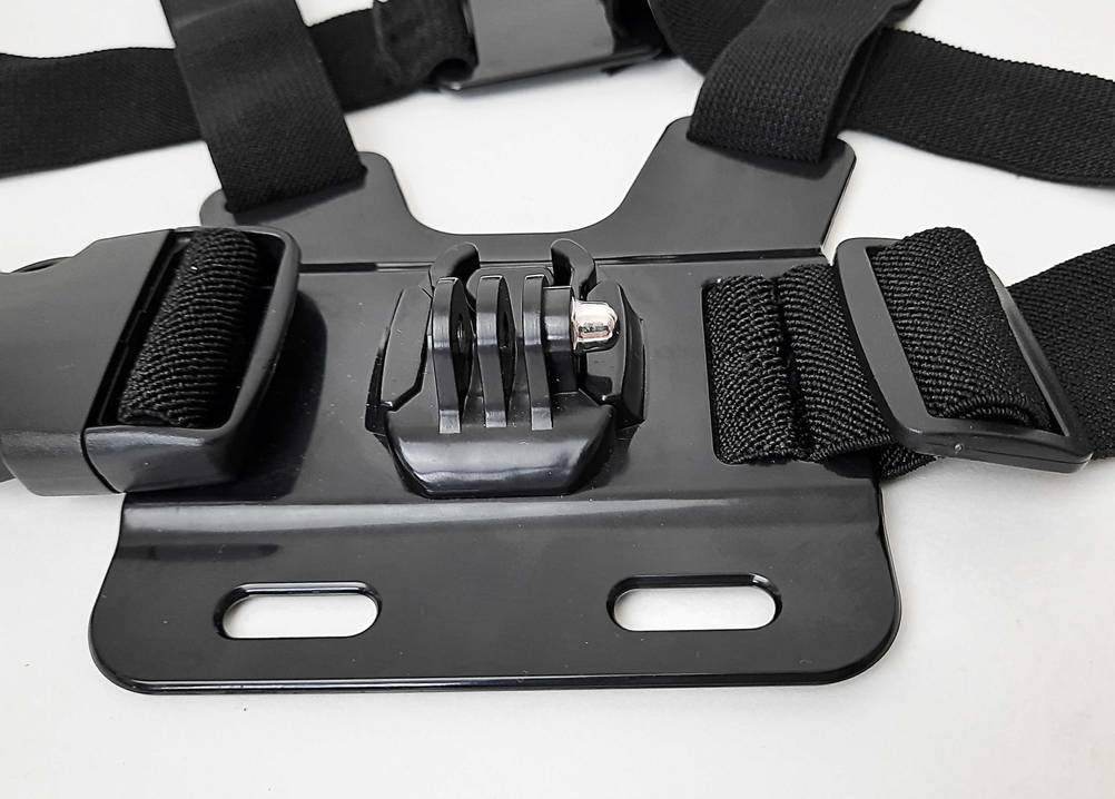 GoPro-Brustgurt im Test: Nahaufnahme der Brustplatte zur Befestigung.