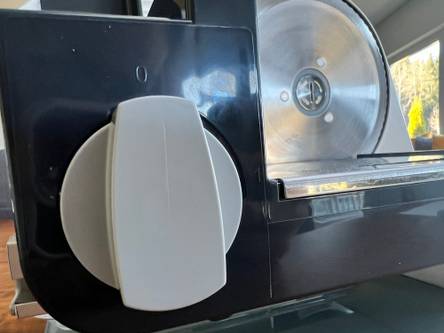 Brotschneidemaschine Test 2026 – Sauber & schnell schneiden