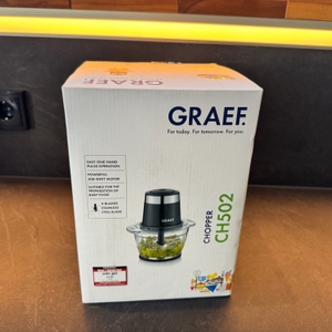 Der Karton des Graef CH 502 steht auf einer Küchenarbeitsplatte.
