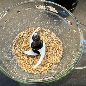 Fein zerkleinerte im Behälter des Graef CH 502