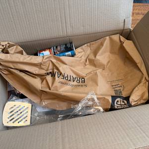 Der geöffnete Karton der Gräwe F400 von oben