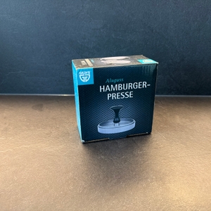 Der Karton vom Gräwe-Hamburgerpressen-Set steht auf einer Küchenarbeitsplatte