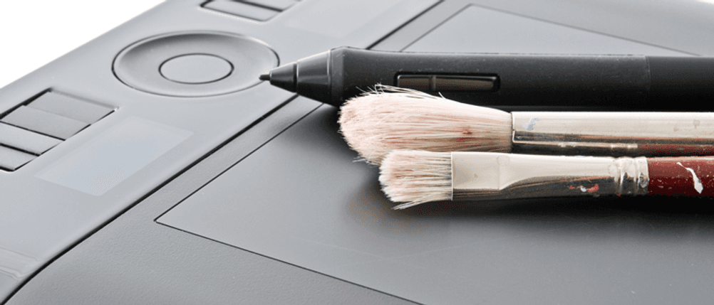 Stift liegt auf Grafiktablett.