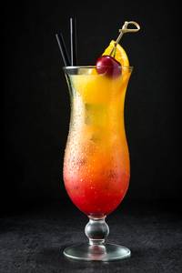 In Cocktails wird oft Granatapfelsirup, die sogenannte Grenadine verwendet.