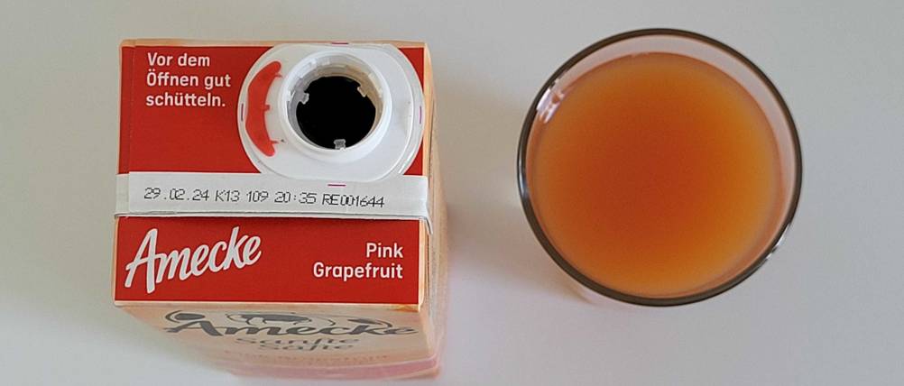 Grapefruitsaft im Glas. 
