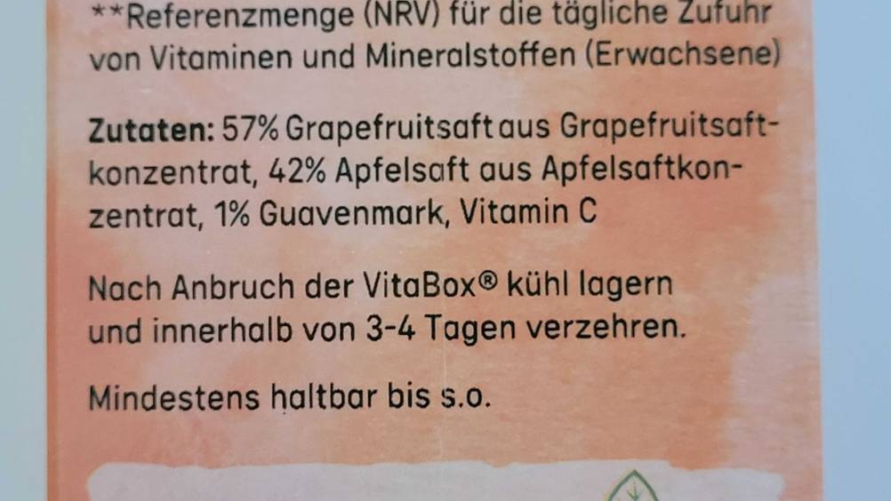 Grapefruitsaft getestet: Nahaufnahme der Zutatenliste auf der Packung.