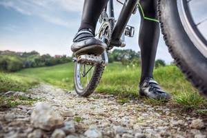 In gängigen Gravel-Bike-Tests werden auch die Reifen des Fahrrades bewertet.