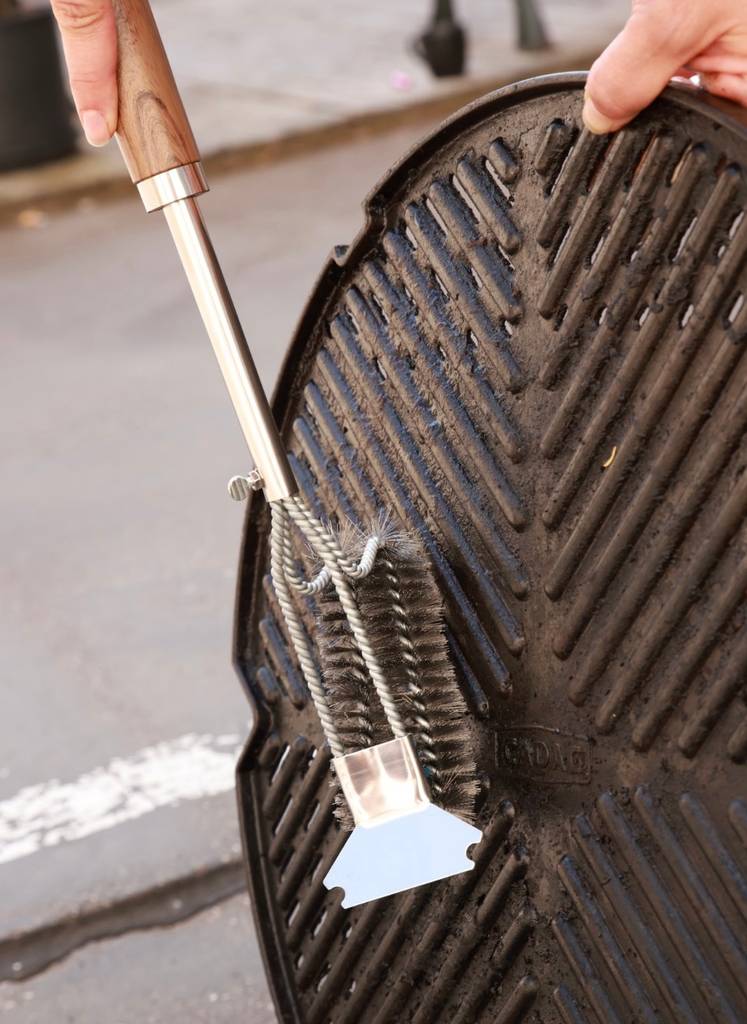 grillbuerste-mit-schaber