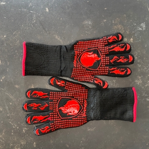 Das Paar getestete Grillhandschuhe von Primajor.