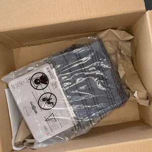 Getestete Grillhandschuhe von Rösle in ihrer Verpackung.