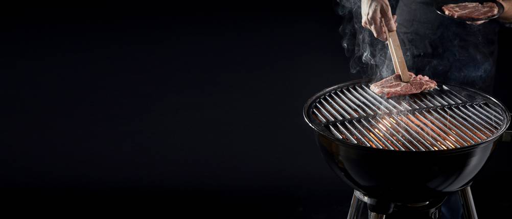 Grilllicht-Test: Holzkohlengrill ohne Deckel oder Grilllicht. 