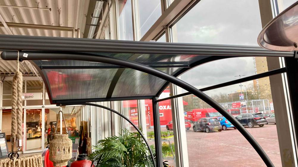 Gestell von einem getesteten Grillpavillon.