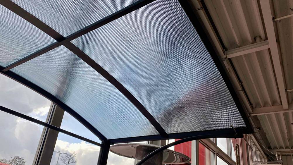 Dach von einem getesteten Grillpavillon.
