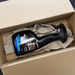 Der getestete Grillreiniger von Enders in seiner Verpackung.