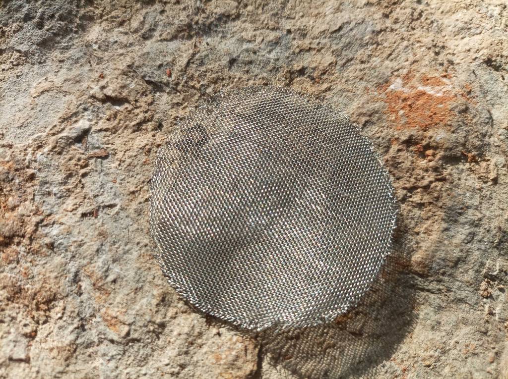 Grinder-Test: Blick von oben auf das Sieb.