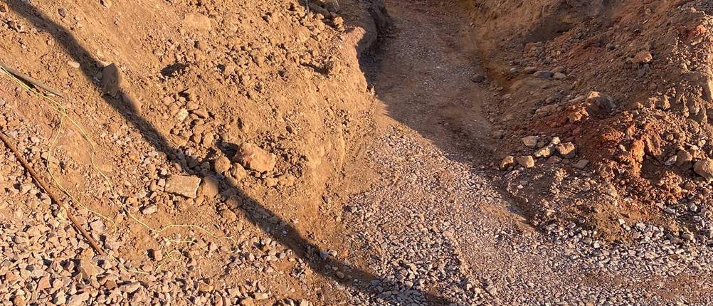 Ausgehobene Grube zur Vorbereitung für ein Fundament.