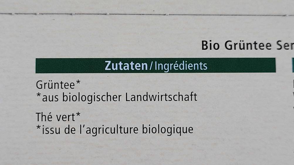 Grüntee getestet: Nahaufnahme der Zutateninformationen auf der Packung.