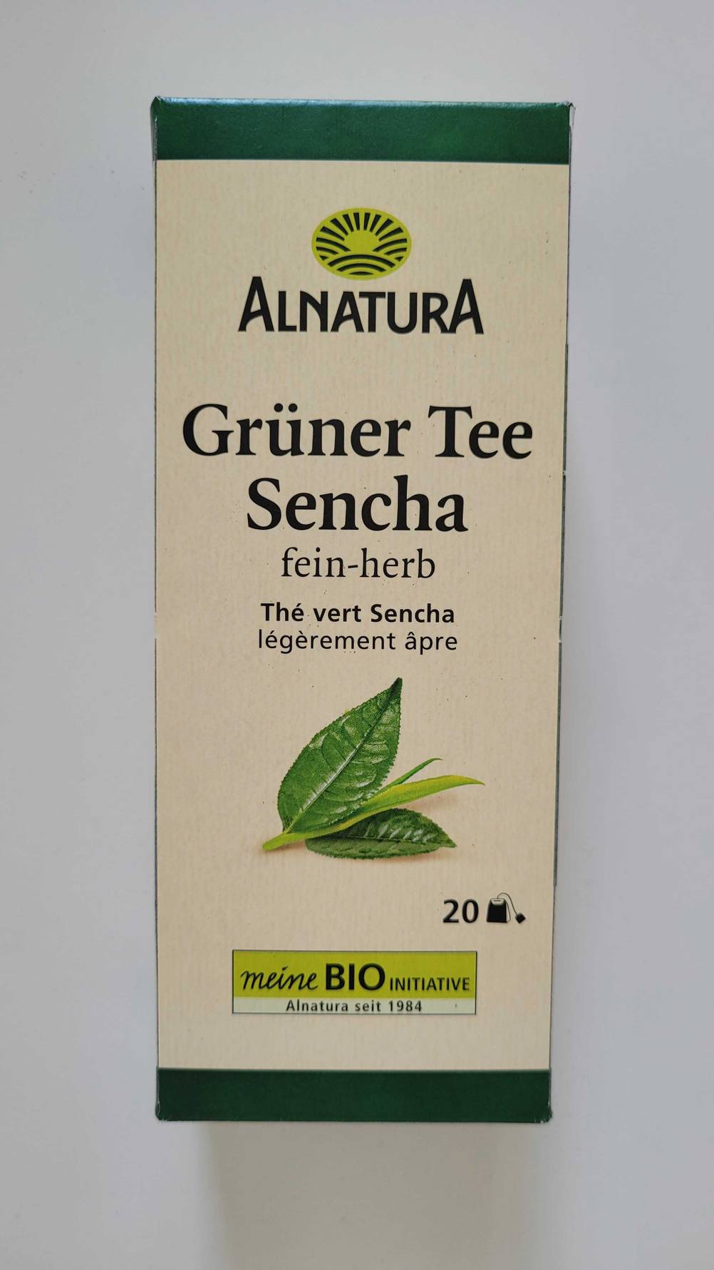 Verpackung von getesteten Grüntee-Teebeuteln. 