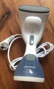 Ein Grundig Dampfglätter in der Frontansicht.