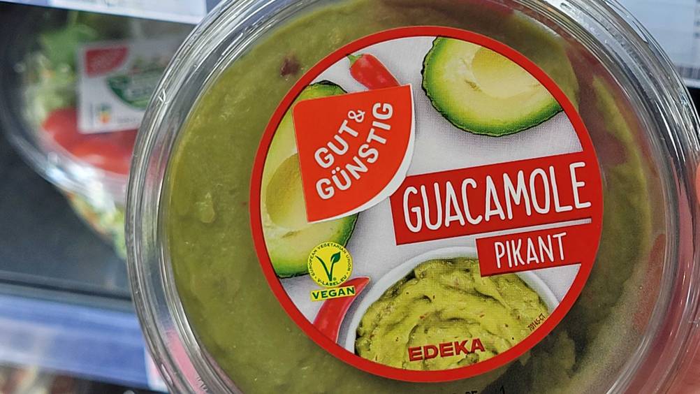 Guacamole im Test: Nahaufnahme des Labels auf dem Deckel mit Logo und Artikelbezeichnung.