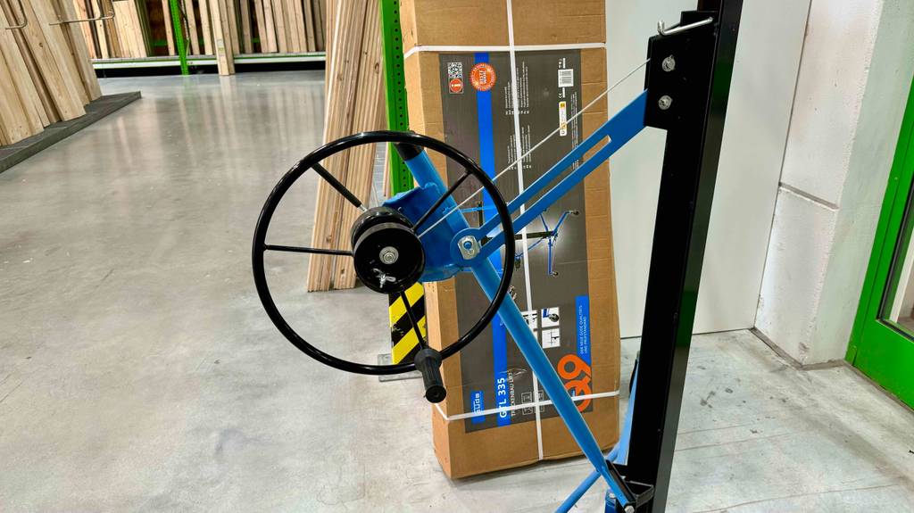 Plattenheber-Trockenbau-Test: Detailansicht vom Kurbelmechanismus.