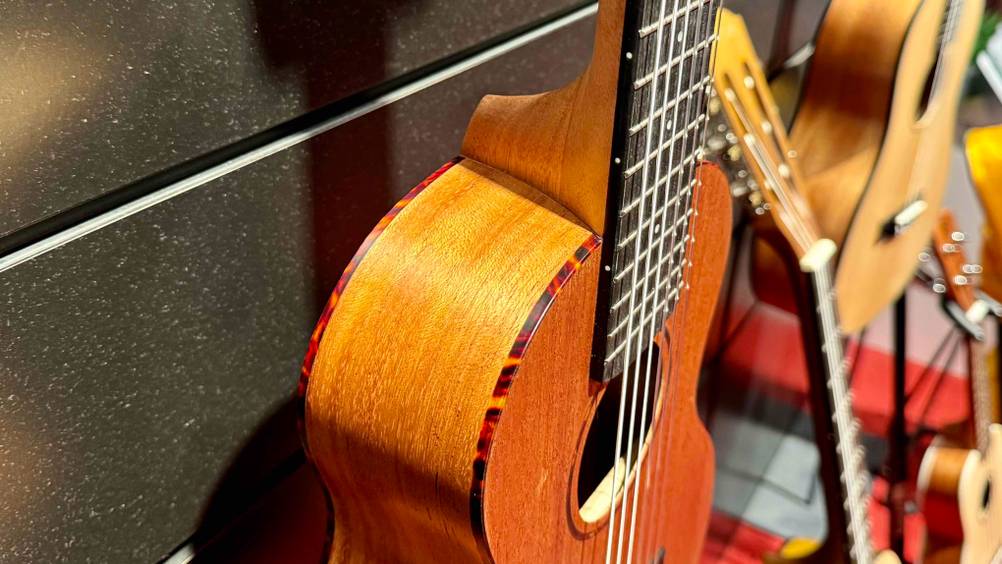 Guitarlele-Test: Nahaufnahme der Seite des Korpus.