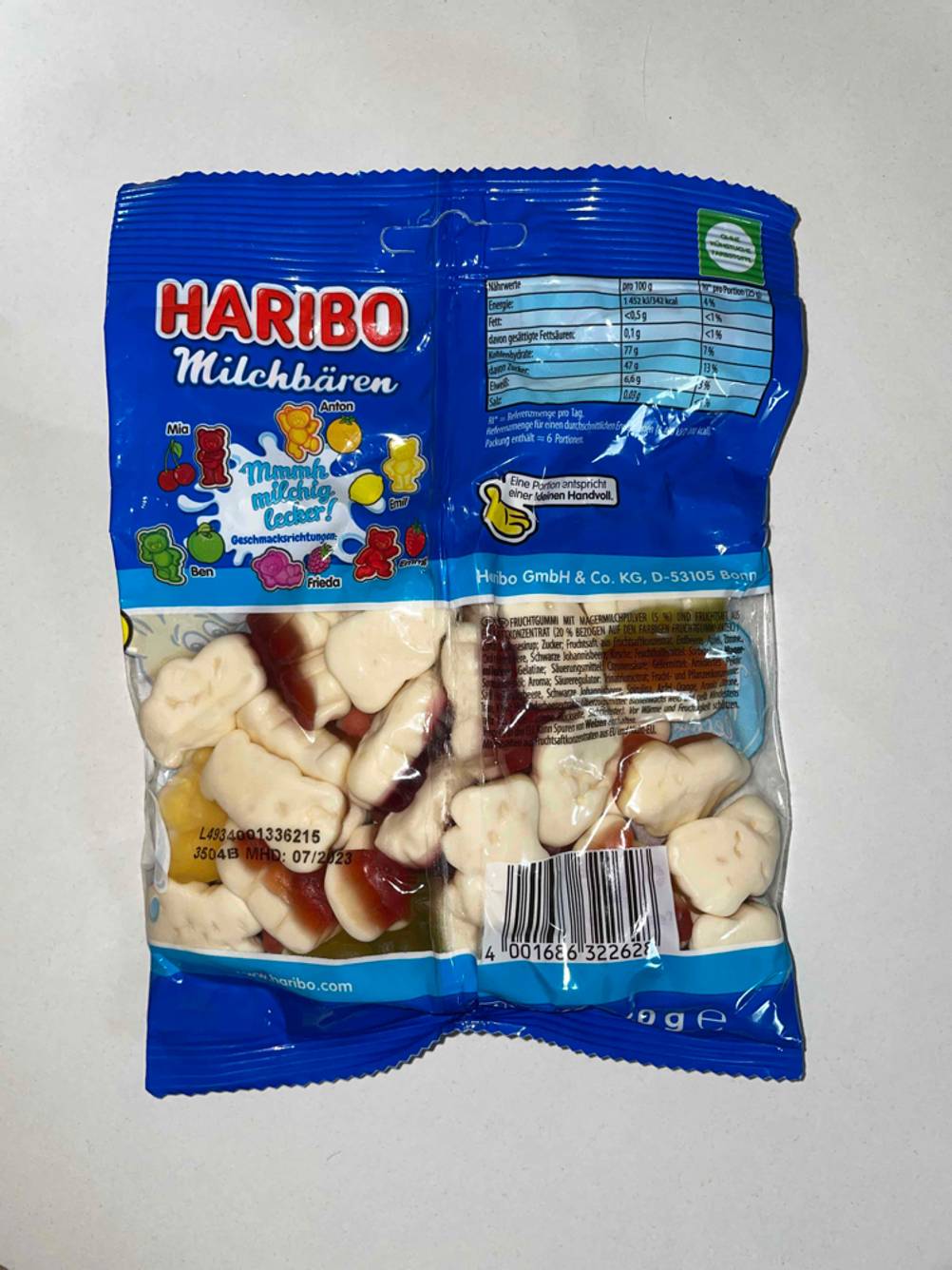 Rückseite von einer getesteten Gummibärchen-Packung mit Nährwertangaben.