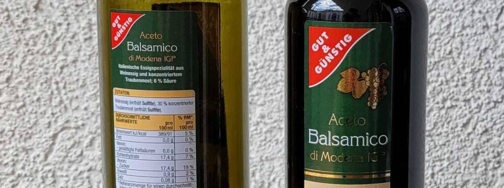 Balsamico-Essig-Test: Zwei Flaschen mit Essig aus Modena der Marke Gut & Günstig; hinters und vorderes Etikett.