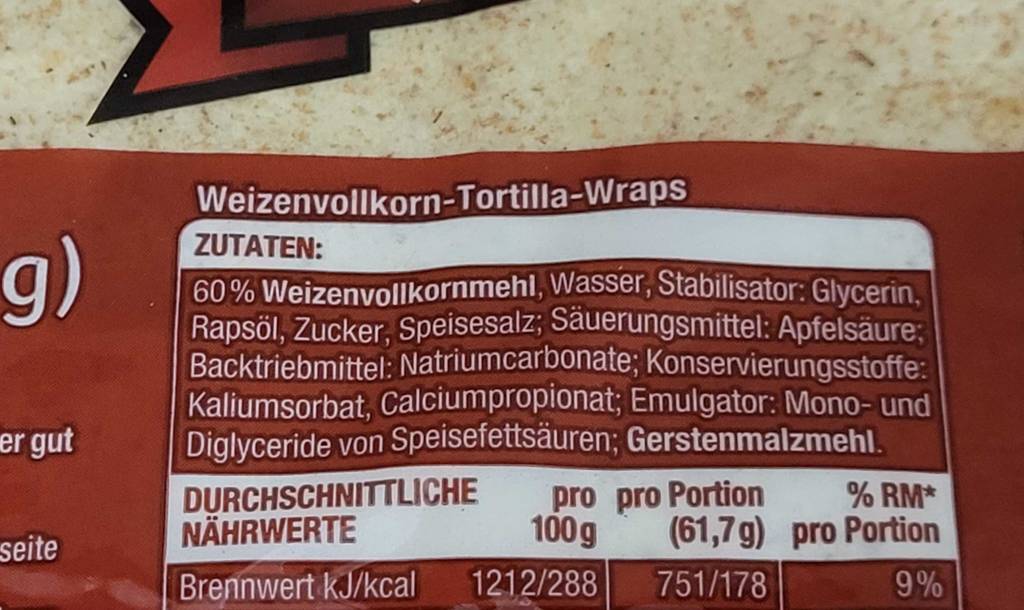 Getestete Tortilla-Wraps: Nahaufnahme der Beschriftung »Zutaten« auf einer Verpackung.