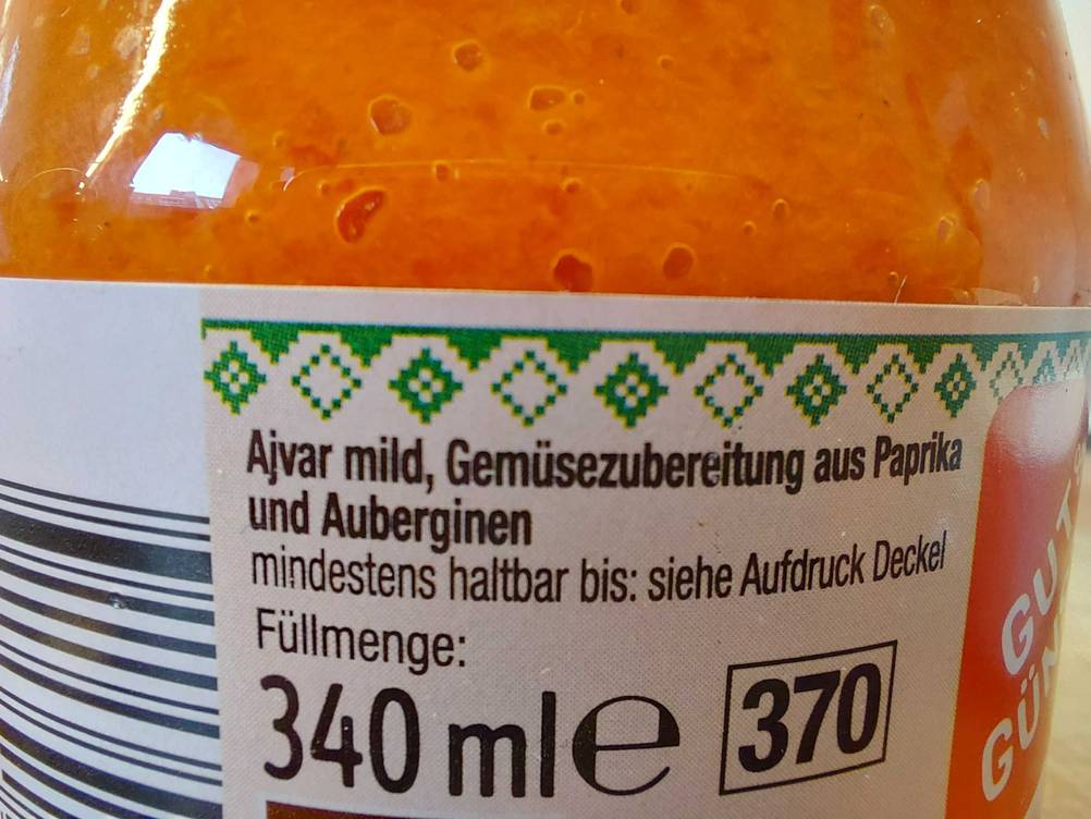 Im Test: Detailaufnahme des Labels auf der Rückseite des Ajvarglases.