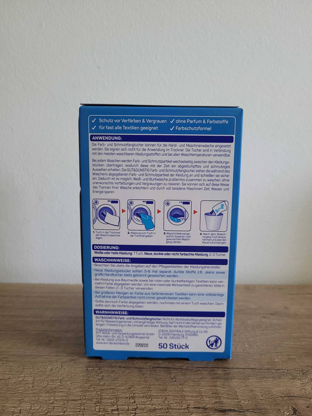 Rückseite einer Packung getesteter Farbfangtücher mit grafischer Bedienungsanleitung.