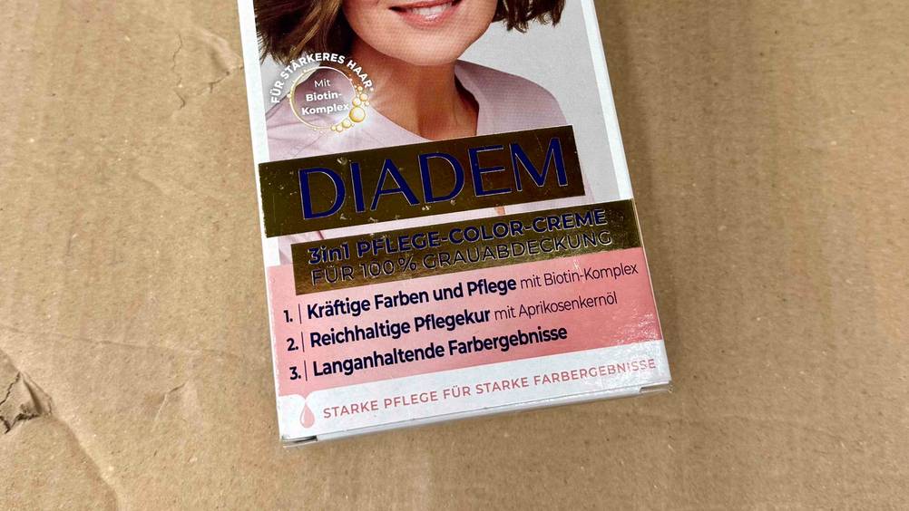 Haarfarbe hellbraun-Test: Nahaufnahme der Informationen auf der Verpackung.