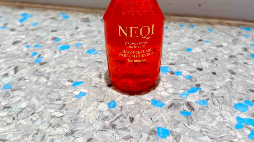 Haarparfum getestet: Nahaufnahme der Informationen auf dem Flacon.