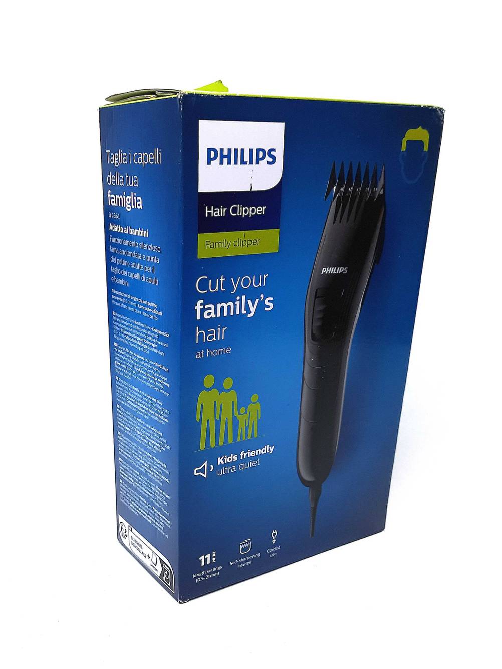 Eine originalverpackte Haarschneidemaschine mit Kabel im Test von schräg seitlich.