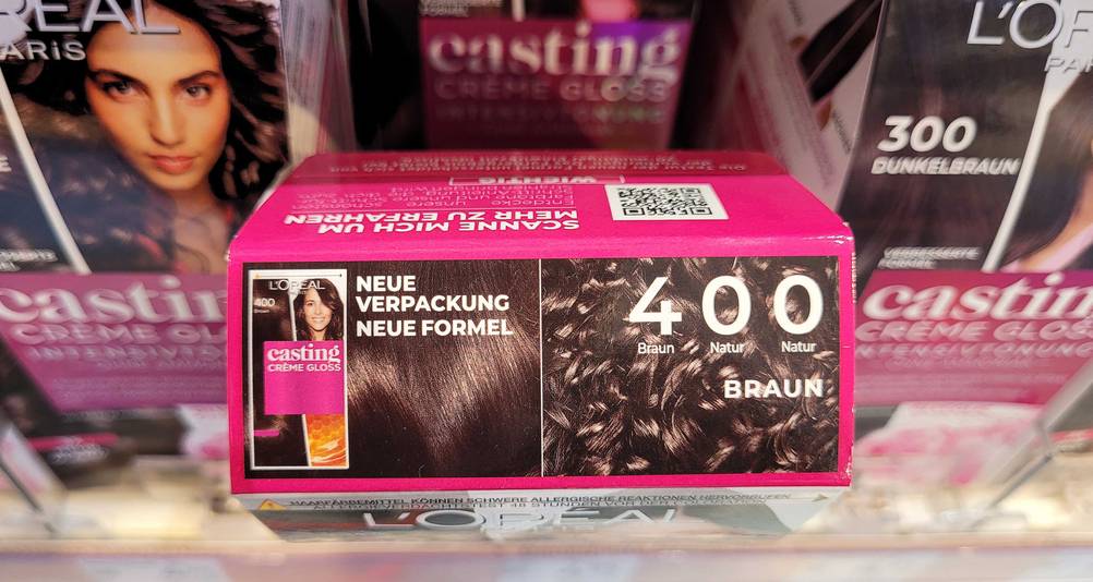 Haartönung (braun) getestet: Nahaufnahme der Oberseite der Verpackung mit Farbcode.