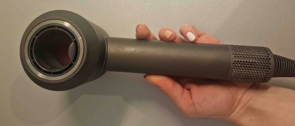 Rückseite eines getesteten Dyson Haartrockners.