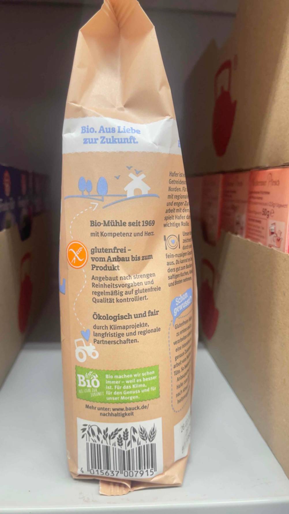 Nahaufnahme der Produktbeschreibung auf der seitlichen Verpackung des getesteten Hafermehls.