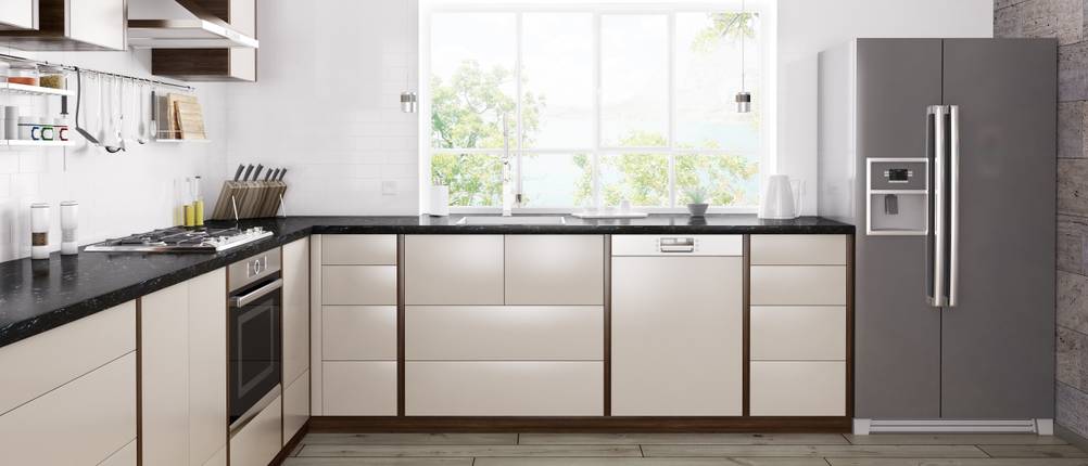 Haier-Side-by-Side-Test: Eine Küche mit einem Side-by-Side-Kühlschrank.
