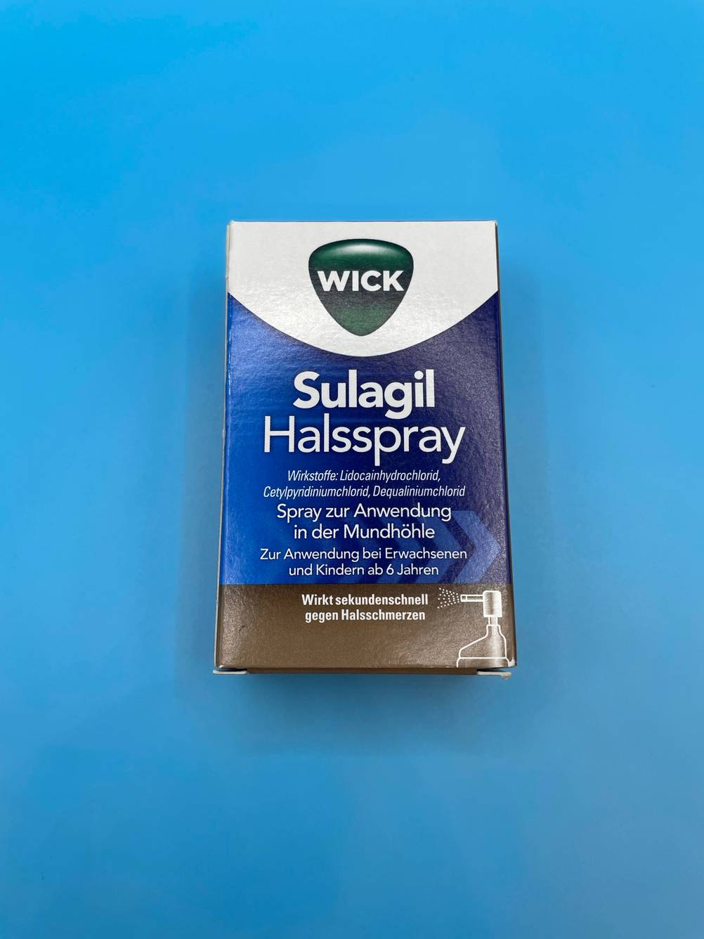 eine Packung Halsspray