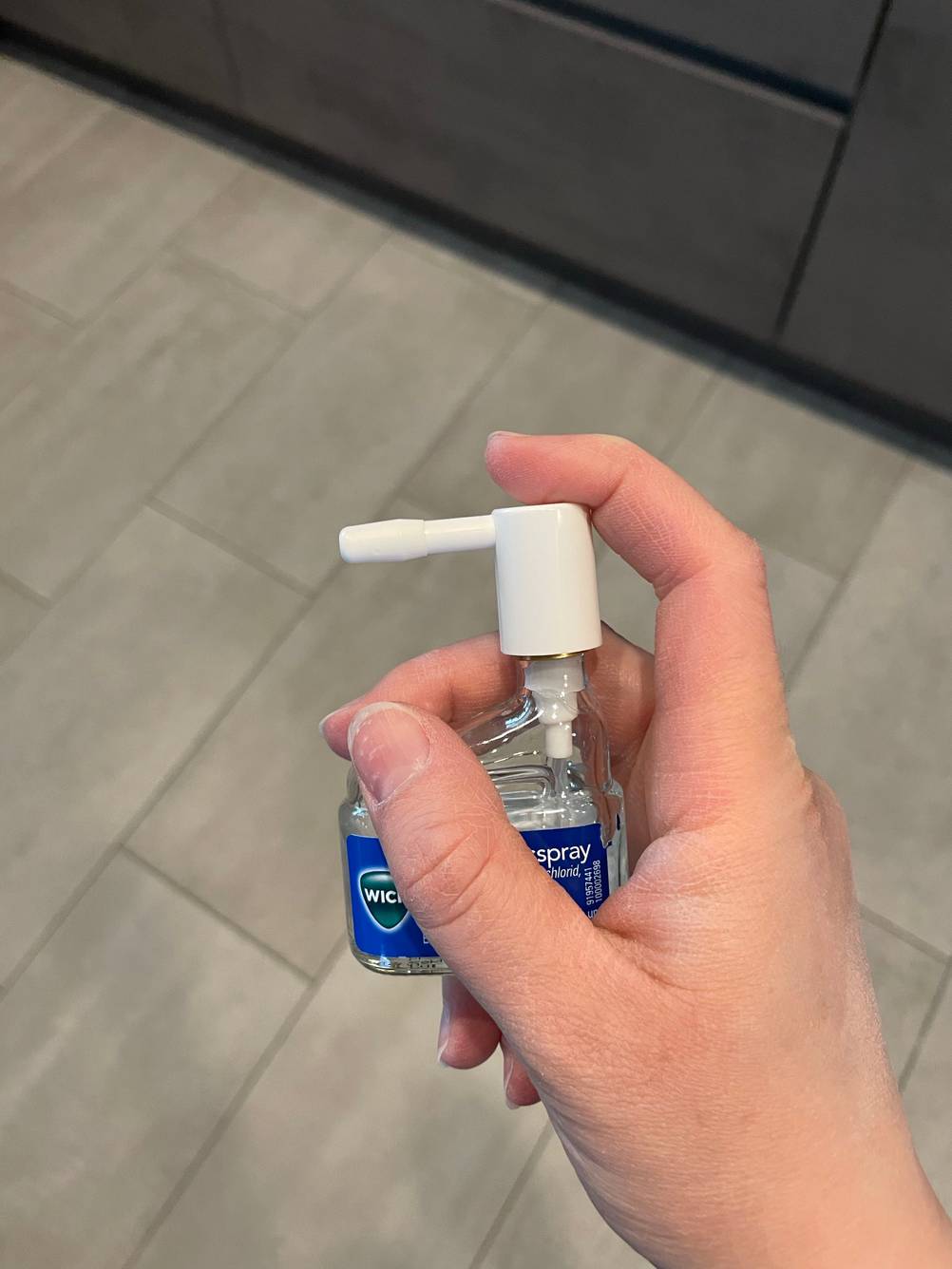 ein Flässchen Halsspray