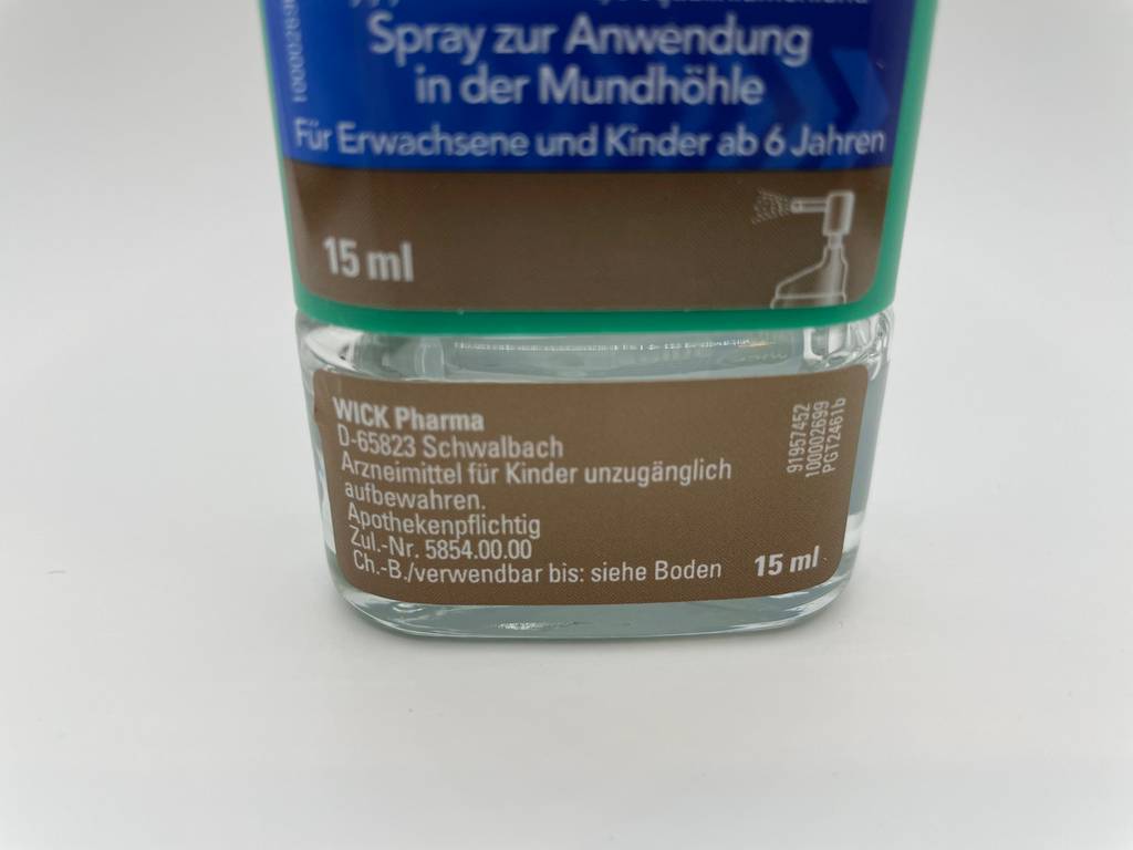 Ein getestetes 15ml Halsspray zur Anwendung in der Mundhöhle. 