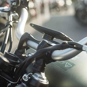 Handyhalterung für das Motorrad-Test: Die Klickverbindung bleibt auch bei hohen Geschwindigkeiten stabil und fest am Handy.